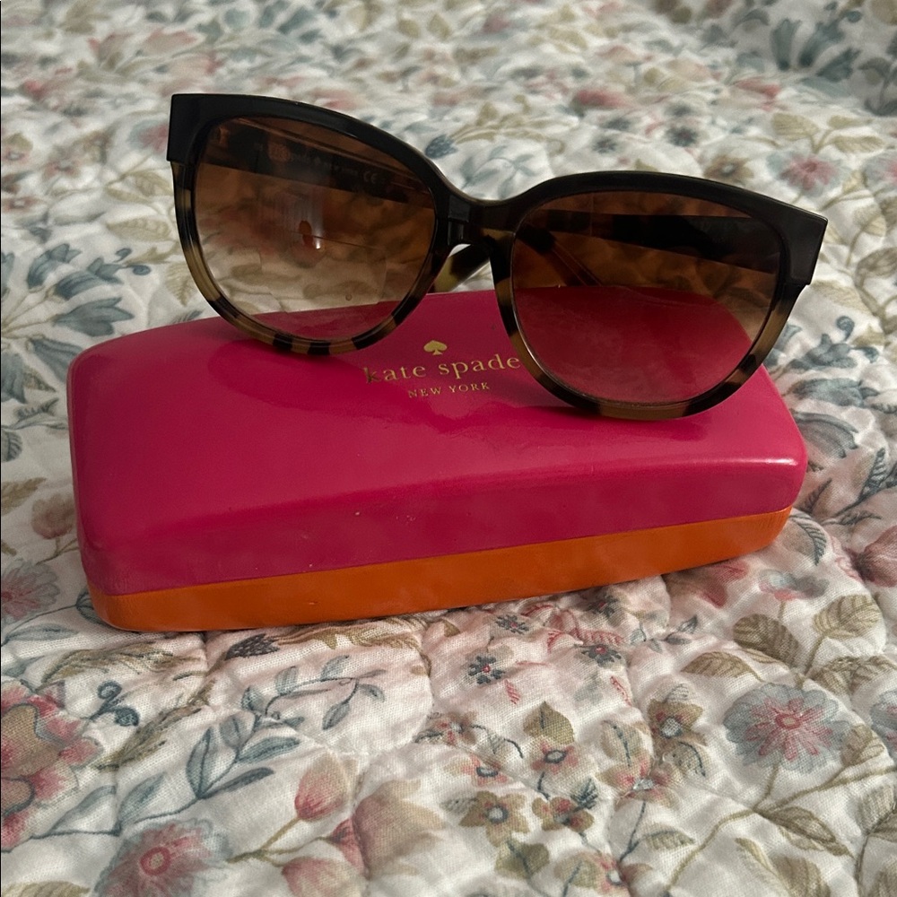 Tortoise Shell Sunglasses - Picture 6 of 8